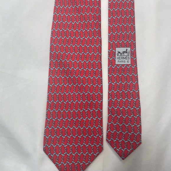 Hermes 100 Silk Men’s Tie Red and Gray Chain Pattern 605789 IA - Picture 2 of 7